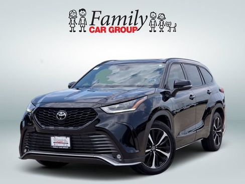 Used 2021 Toyota Highlander XSE FWD image 1