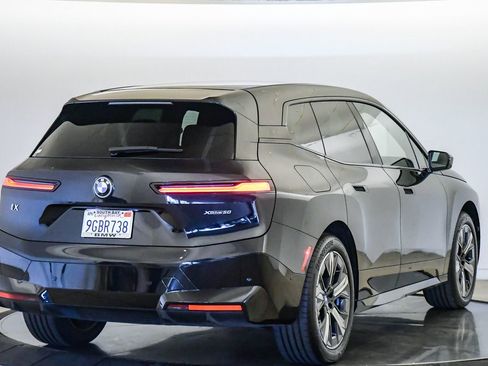 Used 2023 BMW iX xDrive50 w/ Sport Package AWD/4WD image 4