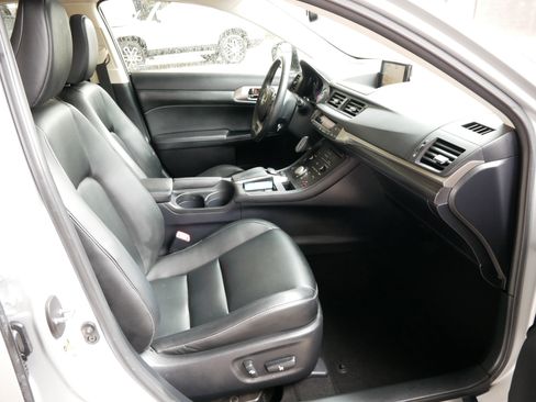 Used 2014 Lexus CT 200h image 10