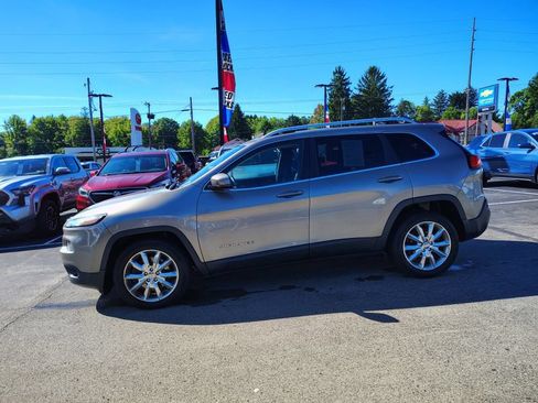 Used 2016 Jeep Cherokee Limited FWD image 8