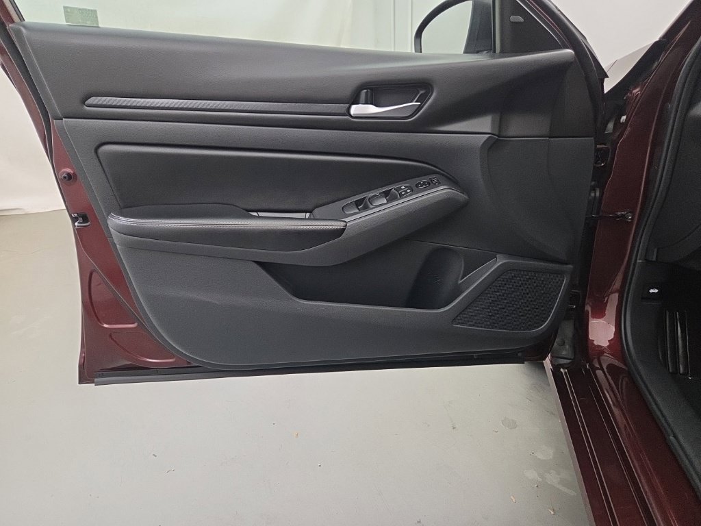 Used 2025 Nissan Altima 2.5 SV FWD image 20