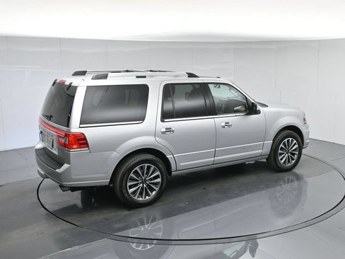 Used 2017 Lincoln Navigator Select RWD image 25