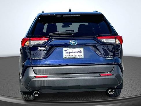 Used 2023 Toyota RAV4 XLE Premium image 5