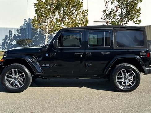 Used 2024 Jeep Wrangler Unlimited image 7