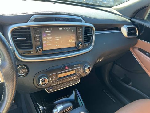 Used 2019 Kia Sorento SX image 29