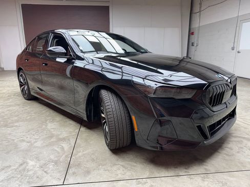 Certified 2026 BMW 540i xDrive w/ M Sport Package AWD/4WD image 8