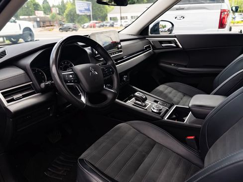 Used 2024 Mitsubishi Outlander SE AWD/4WD image 18