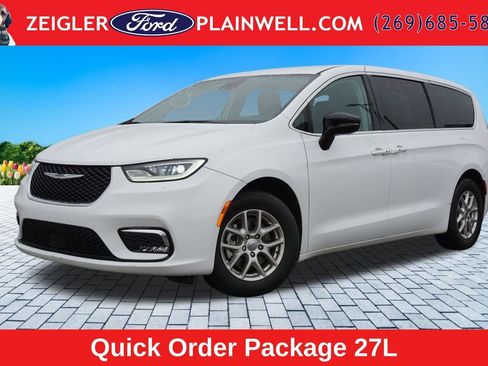 Used 2024 Chrysler Pacifica Touring-L FWD image 1