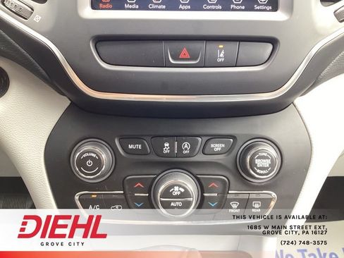Used 2022 Jeep Cherokee Latitude Lux w/ Sun & Sound Group AWD/4WD image 40