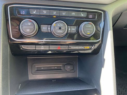 Certified 2023 Volkswagen Atlas SEL R-Line AWD/4WD image 18