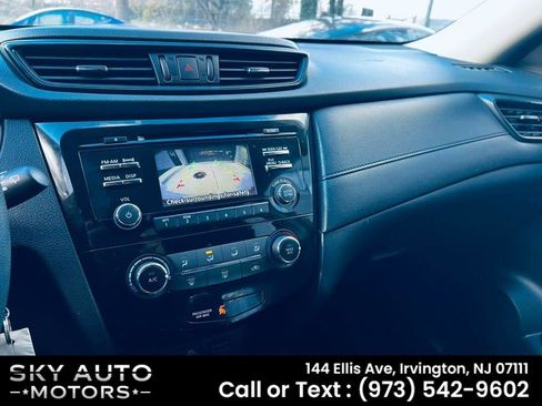 Used 2017 Nissan Rogue S image 19