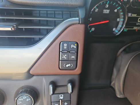 Used 2016 Chevrolet Suburban LTZ image 18