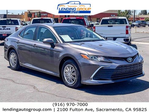 Used 2024 Toyota Camry LE FWD image 5