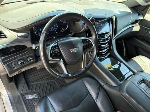 Used 2018 Cadillac Escalade Platinum AWD/4WD image 3