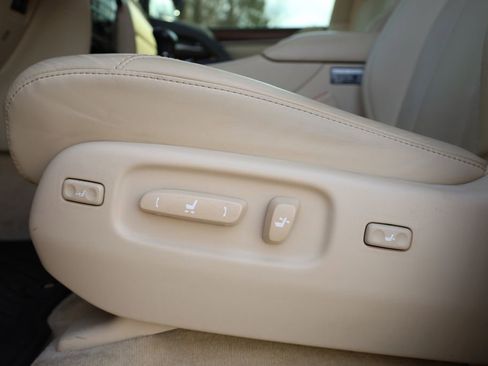 Used 2021 Lexus LX 570 4WD w/ 3rd Row & Luxury Pkg image 33