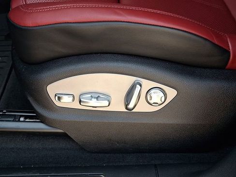 Used 2026 Porsche Macan image 18