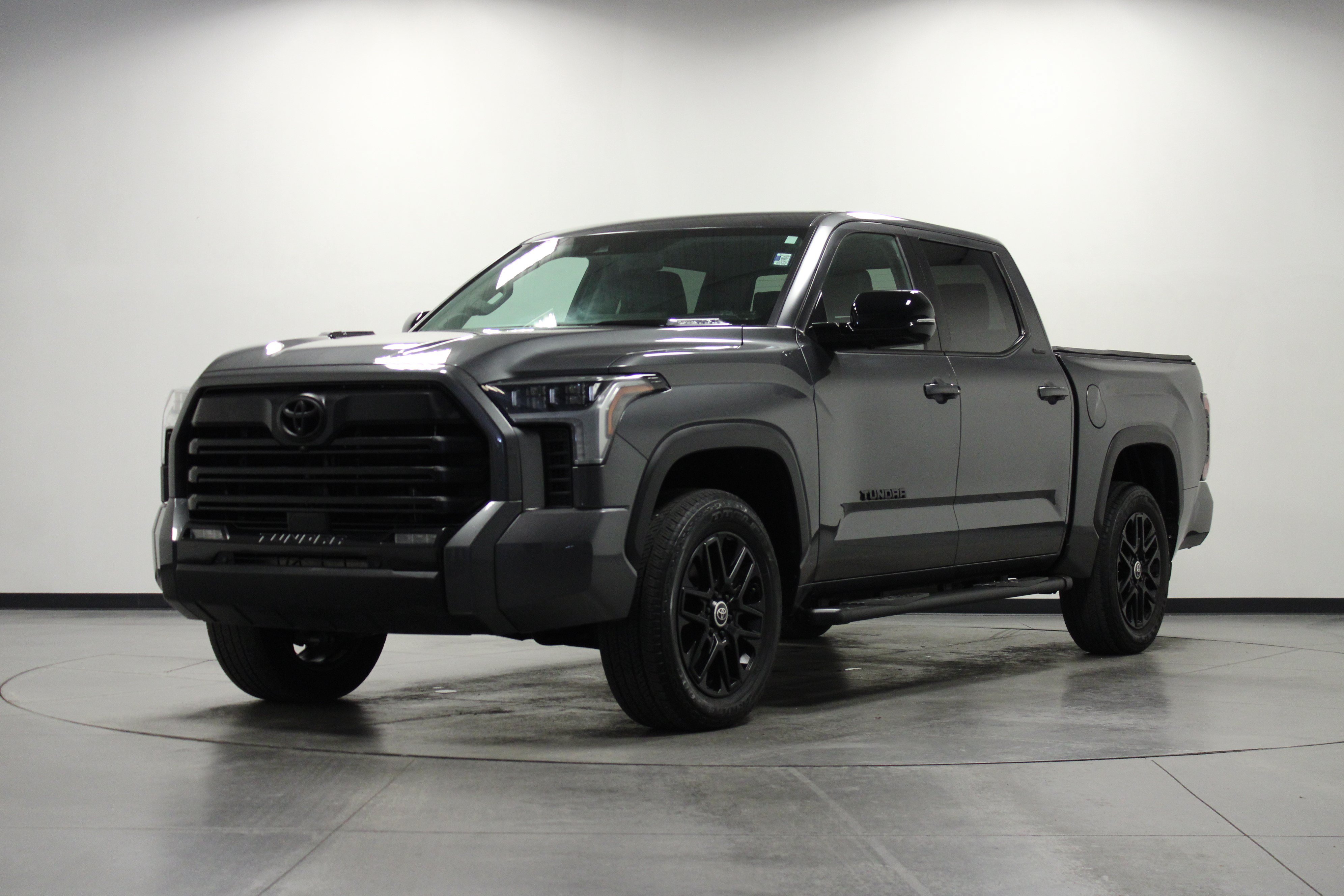 Used 2024 Toyota Tundra Limited AWD/4WD image 8