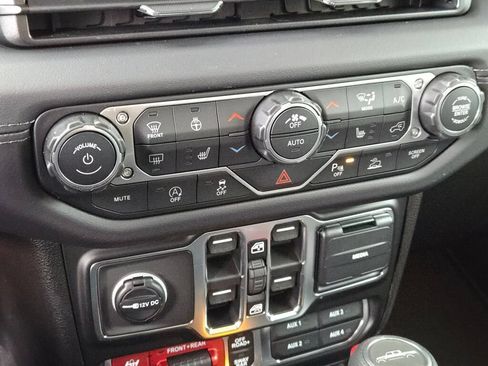 New 2026 Jeep Gladiator Rubicon w/ Whitecap Package AWD/4WD image 23