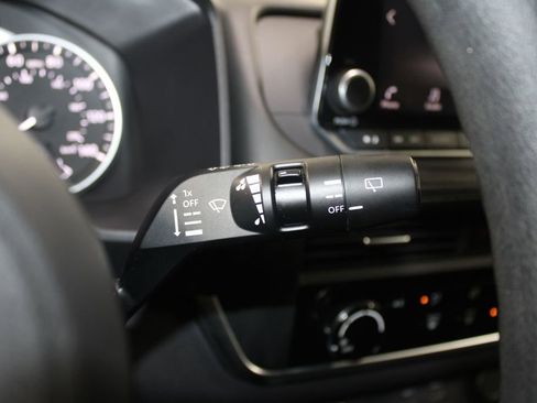 Used 2023 Nissan Rogue S image 37