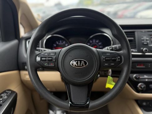 Used 2016 Kia Sedona LX w/ LX Convenience Package FWD image 21