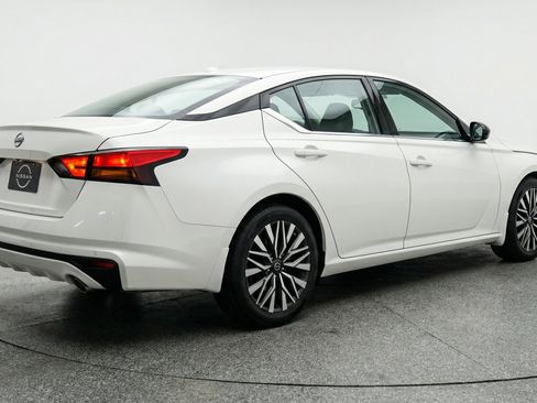 Used 2025 Nissan Altima 2.5 SV image 9