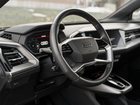 Used 2024 Audi Q4 e-tron Premium image 9