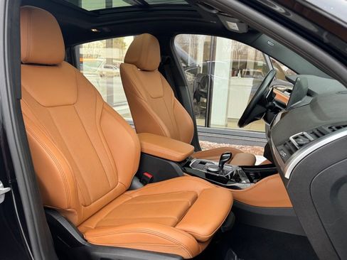 Used 2023 BMW X4 xDrive30i w/ Premium Package image 9