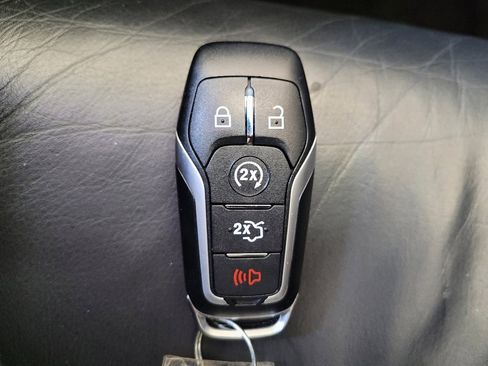Used 2017 Lincoln MKX Select w/ Select Plus Package FWD image 32