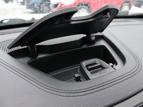 Used 2020 Jeep Cherokee Limited image 19