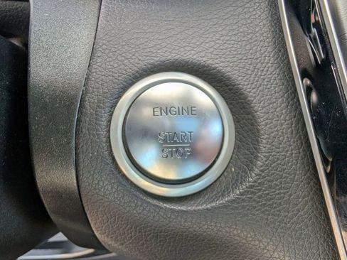 Used 2018 Mercedes-Benz GLC 300 4MATIC image 38