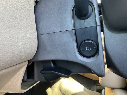 Used 2013 Ford F250 Lariat w/ Lariat Interior Pkg AWD/4WD image 42