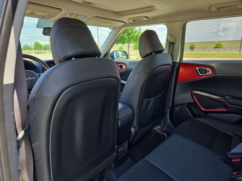 Used 2025 Kia Soul GT-Line w/ GT-Line Technology Package FWD image 16