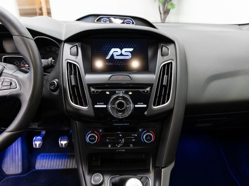 Used 2017 Ford Focus RS image 19