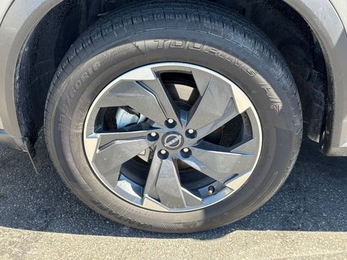Used 2025 Nissan Rogue SV AWD/4WD image 32