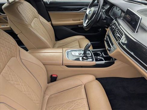 Used 2017 BMW 740e xDrive image 21