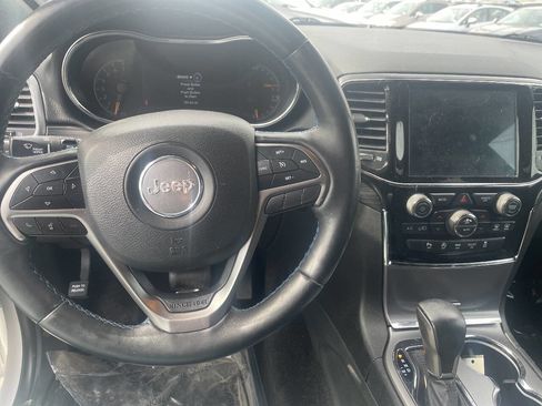 Used 2019 Jeep Grand Cherokee Laredo image 6