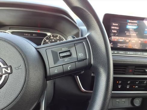 Used 2024 Nissan Rogue S FWD image 17