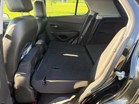 Used 2019 Chevrolet Trax LT w/ LT Convenience Package FWD image 14