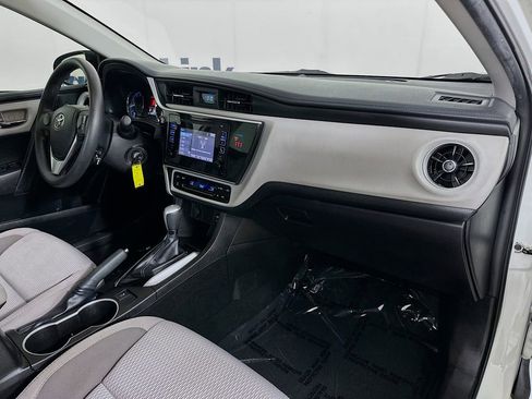 Used 2018 Toyota Corolla LE image 27