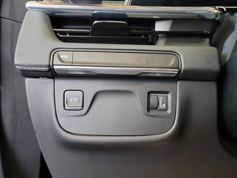 Used 2023 Cadillac Escalade Luxury RWD image 4