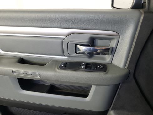 Used 2018 RAM 1500 Express RWD image 26