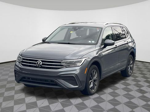 Used 2023 Volkswagen Tiguan SE AWD/4WD image 2