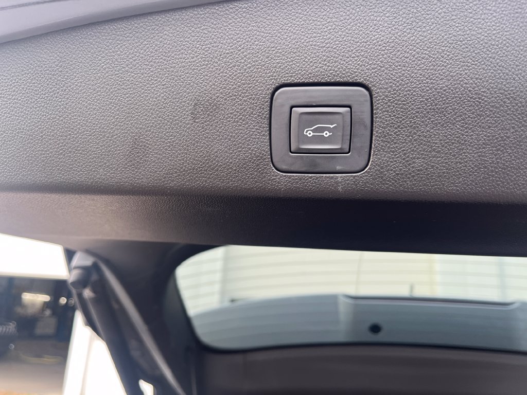 Used 2023 Buick Encore GX Select w/ Sport Touring Package FWD image 36