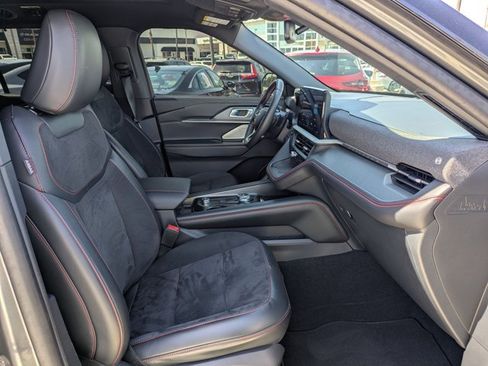 Used 2025 Ford Explorer ST AWD/4WD image 23