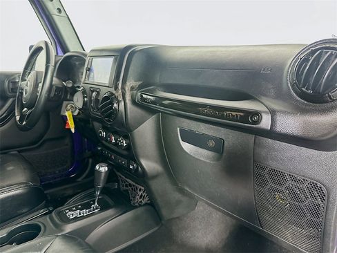 Used 2017 Jeep Wrangler Unlimited Sahara image 27