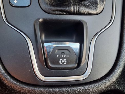 Used 2019 Jeep Cherokee High Altitude FWD image 9