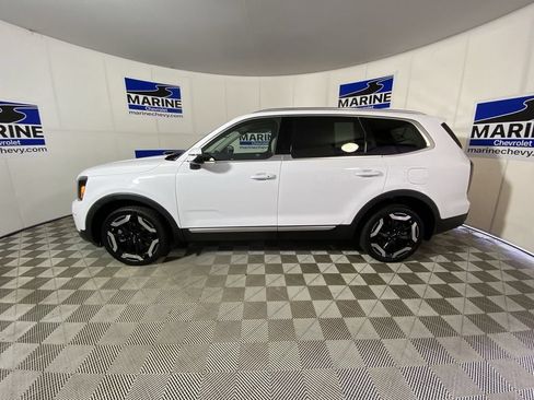 Used 2024 Kia Telluride EX w/ EX Captain's Chair Package FWD image 10