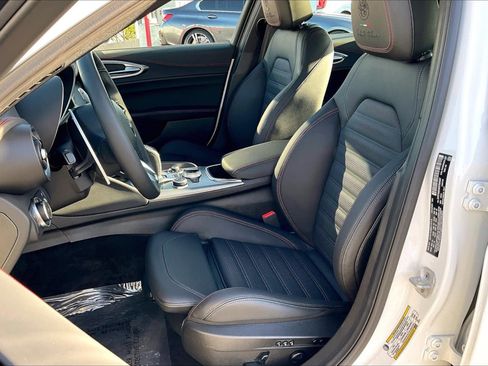 New 2025 Alfa Romeo Giulia w/ Driving Assist Package image 9