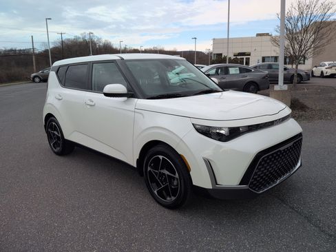 Used 2023 Kia Soul EX image 3