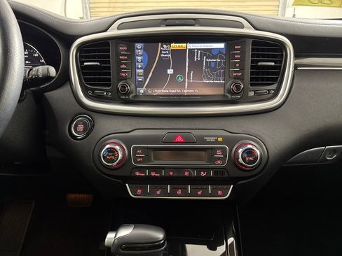 Used 2019 Kia Sorento SX w/ SX Touring Package image 17